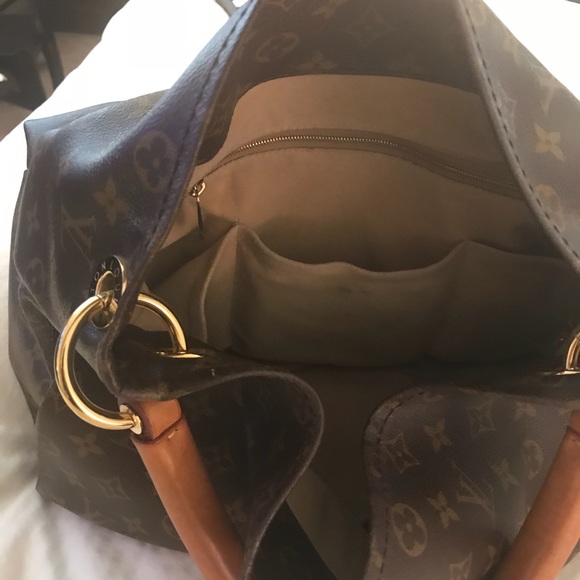 Louie Vuitton Artsy MM MNG Bag